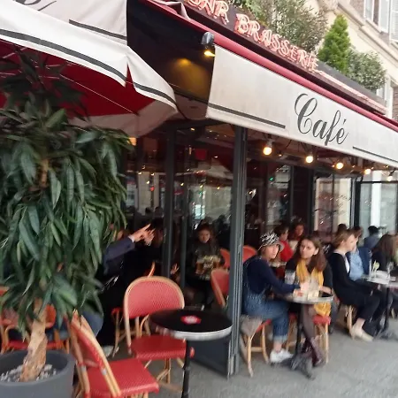 Hotel Stuning Place ,gare Montparnasse ,center ,front Of Metro *