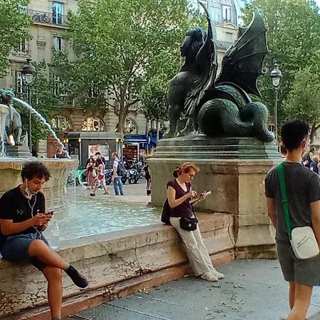 Stuning Place ,gare Montparnasse ,center ,front Of Metro Hotel Paris