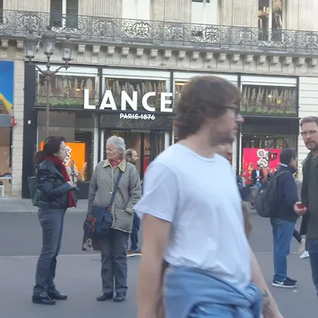 Stuning Place ,gare Montparnasse ,center ,front Of Metro París