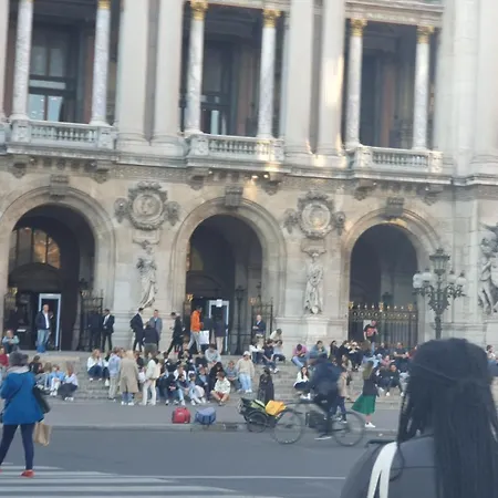 Stuning Place ,gare Montparnasse ,center ,front Of Metro Hotel *