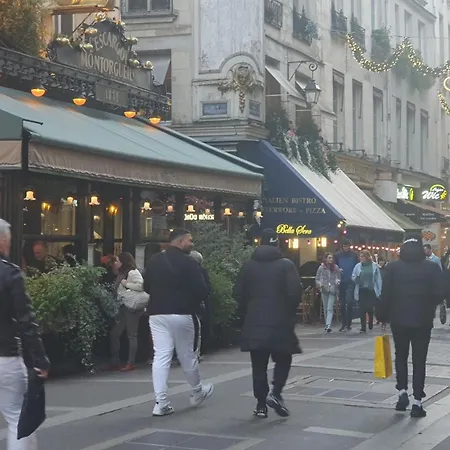 Stuning Place ,gare Montparnasse ,center ,front Of Metro Hotel Paris