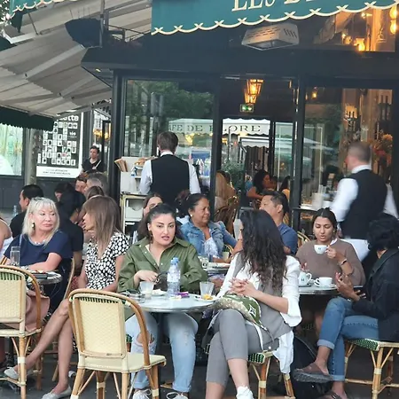Stuning Place ,gare Montparnasse ,center ,front Of Metro Hotel