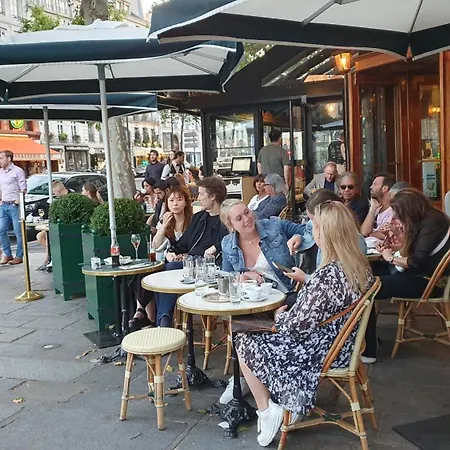 Stuning Place ,gare Montparnasse ,center ,front Of Metro Hotel *